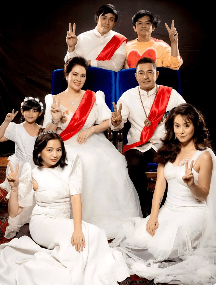 Maid in Malacañang cast showing the peace sign, the symbol used by Bongbong Marcos' 2022 presidential campaign.